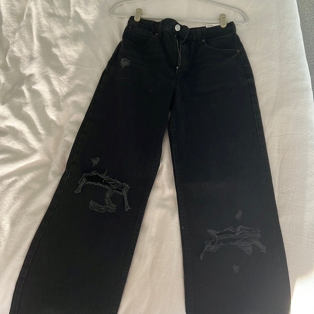 Black Zara wide leg ripped jeans. NEW. Size 4